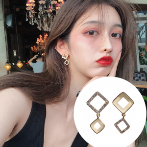 @特价  韩国夏天百搭2020新款方块满钻个性不对称网红耳钉