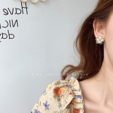  韩国高级感贝壳花朵气质网红个性时尚简约百搭花瓣耳钉