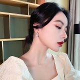 S925银针韩国猫眼花瓣新款潮网红气质个性时尚耳钉耳饰女