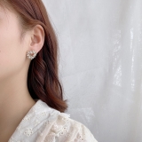  韩国镂空镶钻爱心形高级感满钻时尚网红气质新款耳钉耳饰女