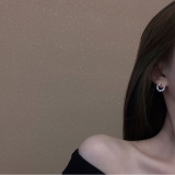 【真金电镀】 韩国蝴蝶结珍珠女小巧简约设计感高级网红耳环2021年新款潮耳钉