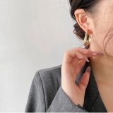 S925银针韩国东大门新款时尚气质小众设计港风女夸张耳钉耳圈女