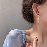 S925银针韩国夏季款不对称爪链水晶花朵新款潮耳钉耳饰女