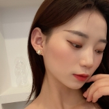 S925银针韩国精致小巧珍珠镶钻高级感气质耳钉耳饰女