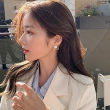 @特价韩国珍珠网红新款冷淡风不规则几何镂空耳饰耳钉女