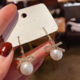 @特价耳钩韩国东大门气质镶钻蝴蝶结珍珠网红高级感时尚新款耳环