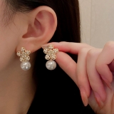 S925银针韩国复古巴洛克珍珠花朵气质港风设计感耳钉耳饰