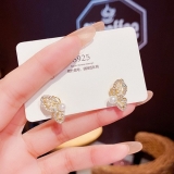 S925银针韩国2022年新款轻奢蝴蝶珍珠个性简约气质小众设计高级耳钉耳饰女