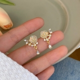 S925银针韩国花珍珠花朵超仙简约气质耳钉耳饰