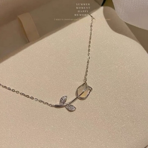 韩国新款玉髓郁金香轻奢小众锁骨链