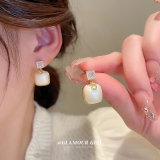 S925银针韩国法式复古字母方形高级感冷淡锆石气质小众珍珠时尚耳钉耳饰