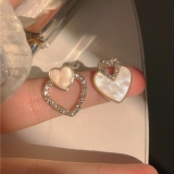 @特价@韩国超仙白色桃心不对称高级感ins气质新款耳钉耳饰女【环保】