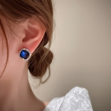 S925银针韩国气质方块蓝色水晶复古轻奢港风精致高级设计感耳钉耳饰