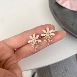 银针韩国花朵珍珠简约气质独特小众高级设计感仙气耳钉耳饰