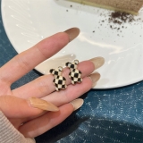  韩国小熊黑白格子独特气质轻奢小众高级设计感耳钉耳饰