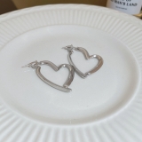 @特价韩国爱心小众时尚简约轻奢高级设计感耳钉耳饰