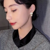 S925银针韩国时尚简约大珍珠镶钻气质小众轻奢高级设计感耳钉耳饰