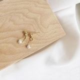 S925银针韩国精致小巧珍珠几何三角形气质小众高级设计感耳钉耳饰