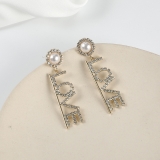 S925银针韩国时尚品LOVE字母爱心珍珠气质轻奢小众高级设计感耳钉耳饰