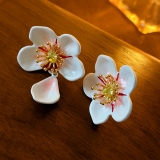 S925银针韩国简约甜美镶钻滴油花朵时尚气质高级设计感耳钉耳饰