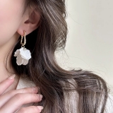 S925银针韩国简约白色花朵流苏长款小众轻奢气质高级设计感耳钉耳饰