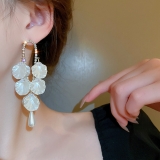 S925银针韩国简约珍珠花朵贝壳长款流苏轻奢时尚高级设计感耳钉耳饰