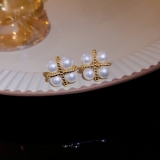 S925银针韩国简约珍珠十字架方形小巧精致时尚轻奢小众高级设计感耳钉耳饰