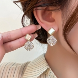 S925银针韩国时尚镶钻猫眼石方块耳环个性设计新款耳钉网红轻奢高级感耳饰