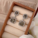 韩国轻奢感小众超闪镶钻方糖耳钉女名媛风气质耳坠新款高级感耳环