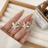 韩国新款潮小众设计感高级小巧蝴蝶耳钉女一款两戴气质耳饰