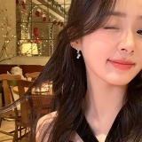 @特价 不对称爱心珍珠耳环女新款2024年爆款独特耳钉轻奢气质高级感耳饰