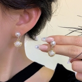 @特价法式贝壳珍珠耳钉女款新款2024爆款高级感独特耳环小众设计感耳饰