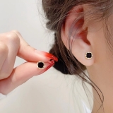 韩国黑色方块耳钉女小众气质高级感耳环黑色白色方形小巧耳饰女