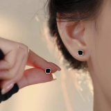 韩国黑色方块耳钉女小众气质高级感耳环黑色白色方形小巧耳饰女