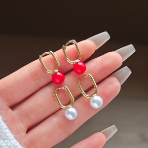 【铜产品】韩国简约耳扣短款贝珠合成珍珠耳环合成石榴红锆石设计感耳饰