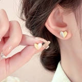 韩国时尚简约百搭拼接撞色爱心贝壳耳钉2024年新款爆款小众气质耳环女