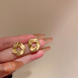 韩国简约小巧新品港风银针耳环复古三角扭曲耳钉轻奢哑光高级感个性潮耳饰