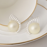 个性设计复古耳钉耳饰真金电镀镂空扇形银针大气高级感珍珠耳环女