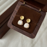 母贝方形耳环吊坠耳坠女2025新款爆款独特轻奢高级感小众耳饰耳钉