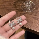 蝴蝶结珍珠耳钉女轻奢精致小香风耳环小众设计韩系高级感耳坠配饰