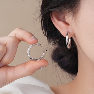 简约螺旋C形耳环女时尚设计感百搭耳圈轻奢气质冷淡风耳饰女