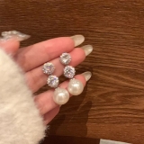 轻奢小众设计镶钻珍珠耳钉女复古法式锆石耳钉通勤时尚清百搭耳饰