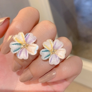 森系小清新彩色亚克力花朵耳环女时尚气质五彩花瓣耳钉网红耳饰品