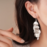 欧美跨境镂空花瓣流苏耳钩小众个性夸张设计耳环轻奢高级感耳饰女