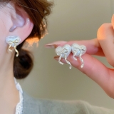 爱心蝴蝶结耳钉轻奢高级感小众独特气质耳环女2025年新款爆款耳饰