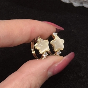 铜胚个性五角星耳扣气质甜美冰透感星星耳环轻奢精致小众高级感耳饰