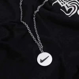 @特价潮牌欧美嘻哈打钩对勾项链原宿风潮男女情侣个性圆牌吊坠子