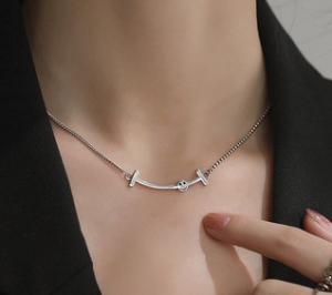 @特价笑脸星星项链女锁骨链轻奢小众设计感2025年新款潮毛衣链