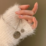 @特价嘻哈风圆片字母吊坠项链创意拼接设计颈链2025新款笑脸锁骨链