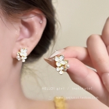 小巧珍珠花朵耳钉女镶钻小众设计日常百搭高级感迷你温柔甜美新款